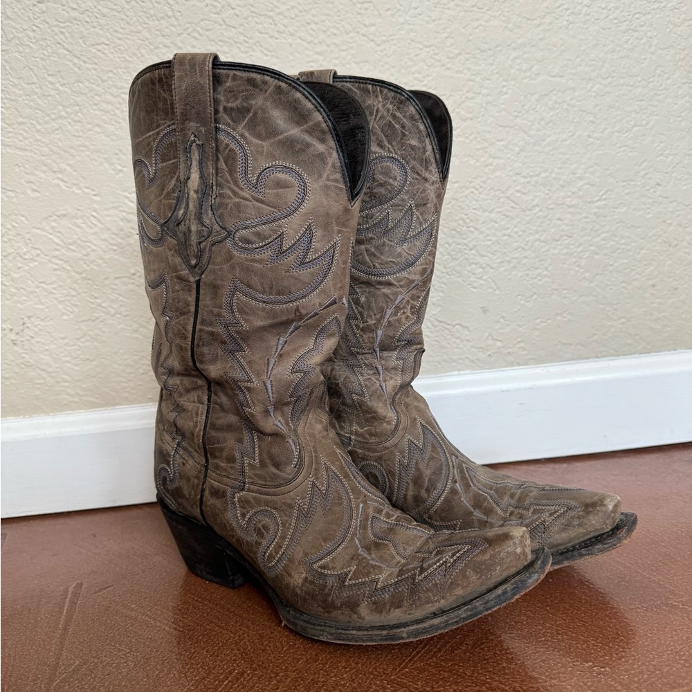Lucchese Women’s Distressed Cowboy Boots 8